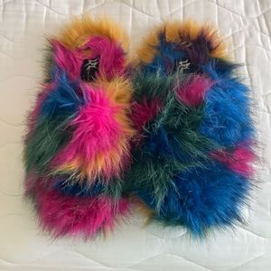 LF Fluffy Slippers